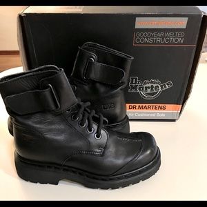 Vintage 1990’s Dr Martens women’s leather combat boots size 7 US